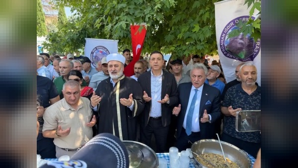 Hacı Bayram Veli Camii’nde aşure programı: uzun kuyruklar ve birlik mesajı