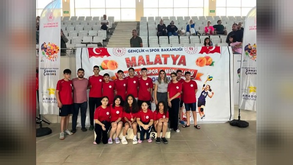 Kars yüzme takımı Elazığ’daki Türkiye Finalleri’ne hak kazandı