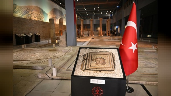 Çingene Kızı Mozaiği’nin 13. paneli ABD’den iade edildi
