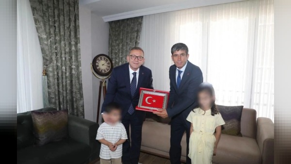 Kars’ta 15 Temmuz’da Vali Ziya Polat, Gazi Fazıl Boztaş’ı ziyaret etti