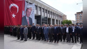 Kars’ta “İrade Bizim, Zafer Bizim” temalı anma: Atatürk Anıtı ve şehitlik ziyareti