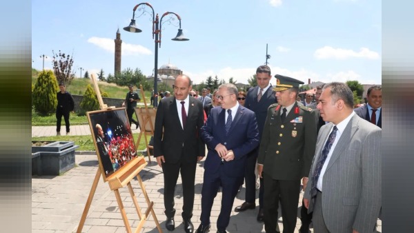 Kars’ta “İrade Bizim, Zafer Bizim” temalı sergi ziyaret edildi
