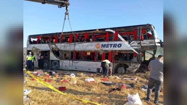 Amasya’da D100’de otobüs devrildi: 2’si ağır 46 kişi yaralandı