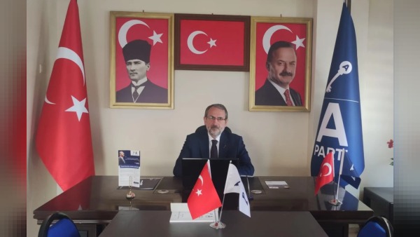 Binali Yıldırım, Kars’taki türbelerin inanç ve kültür mirası olduğunu anlattı