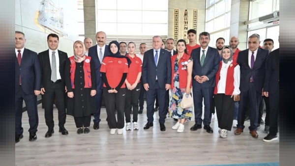 Nasıroğlu, Bak ve Yazgı ile havalimanı yanındaki Petrolspor altyapısını inceledi