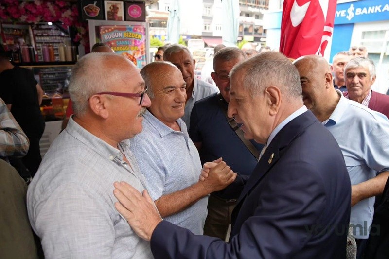 Ümit Özdağ Pazar’da esnafla buluştu, sorunları dinleyip parti projelerini anlattı 2