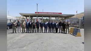 Vali Masatlı Hatay’da gönüllü geri dönüşü yerinde inceledi: Suriyelilerle görüştü