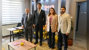 Uşak Valisi Kartal, Egem TV’yi ziyaret etti