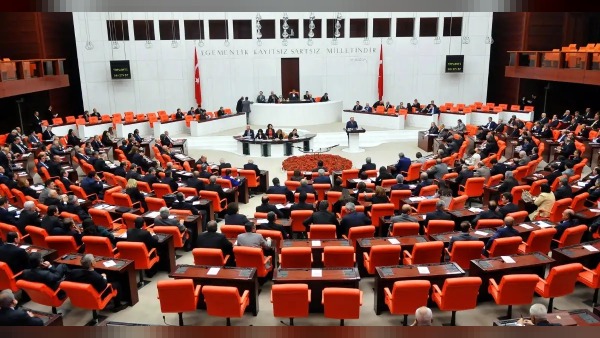 AK Parti “Terörsüz Türkiye” çerçeve kanun teklifinde imza süreci başladı (17.00)