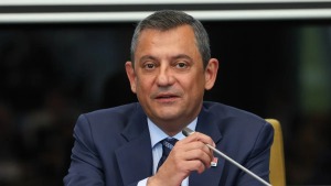 CHP’de 3 dönem sınırı: Özgür Özel “hesap verebilirlik” vurgusu yaptı