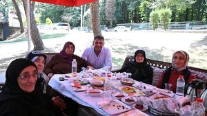 Kartepe'de büyüklerden ilk teleferik heyecanı: Alo Evlat Sağlık Kulübü'nden anlamlı buluşma!