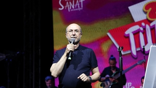 Selçuklu'da nostalji rüzgârı: Kelebekler Vadisi Parkı'nda 2000'ler Türkçe Pop coşkusu!