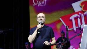 Selçuklu'da nostalji rüzgârı: Kelebekler Vadisi Parkı'nda 2000'ler Türkçe Pop coşkusu!