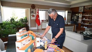 Kemer'de öğrencilere büyük destek: 6 bin 500 öğrencinin kırtasiye malzemeleri dağıtılmaya başlandı!