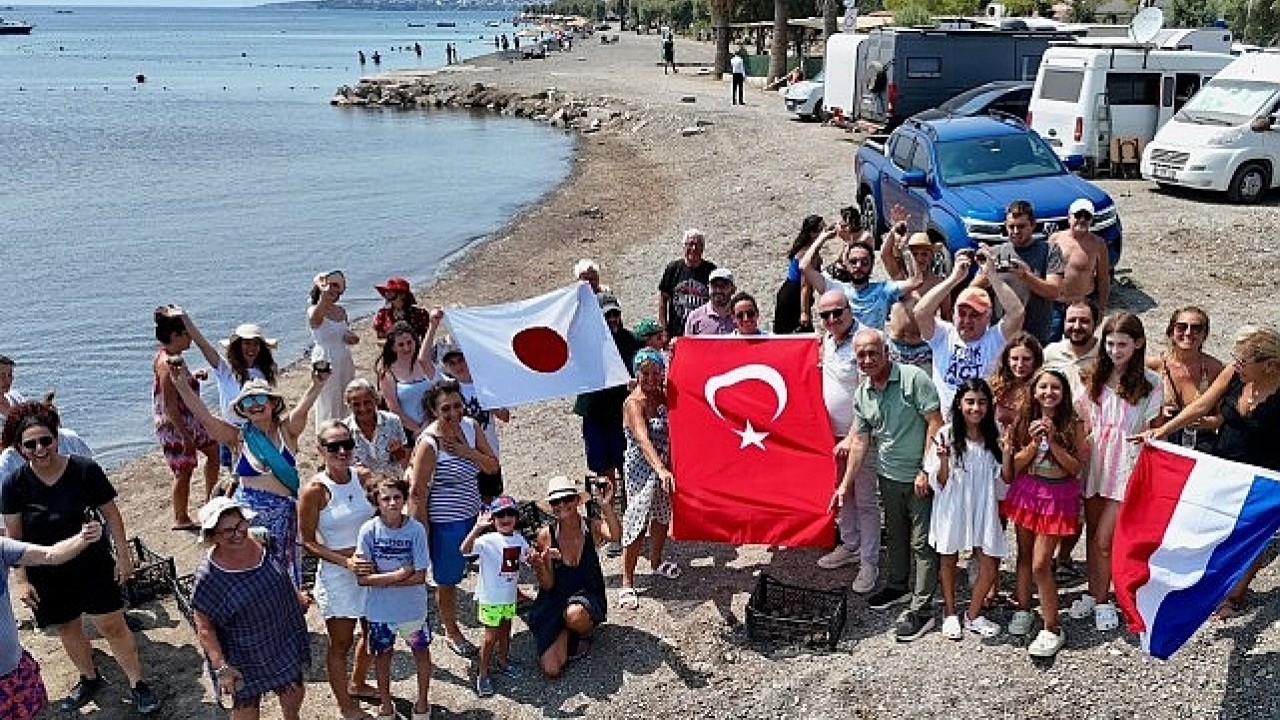 Seferihisar'da denizler için anlamlı buluşma: Akarca Sahili'nde denize Bokashi Topları bırakıldı!