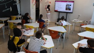 Kartepe'de gençlerin yaz tatili Genç Akademi ile renkleniyor: Ücretsiz kurslar tam gaz devam ediyor!