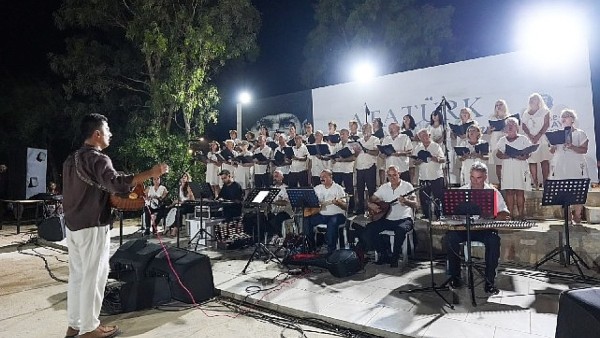 Didim'de türkü dolu gece: Türk Halk Müziği Korosu'ndan "Yüreğimizdeki Ezgiler" konseri!