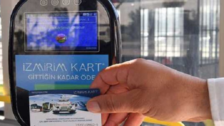 İzmirim Kart'ta mobil bankacılık dönemi: 3 dev bankadan komisyonsuz bakiye yükleme başladı!