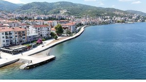 Gölcük Değirmendere sahilinde taşkın riski sona erdi: 200 metrelik dev dalga kırıcı ve yeni yürüyüş yolu hizmette!