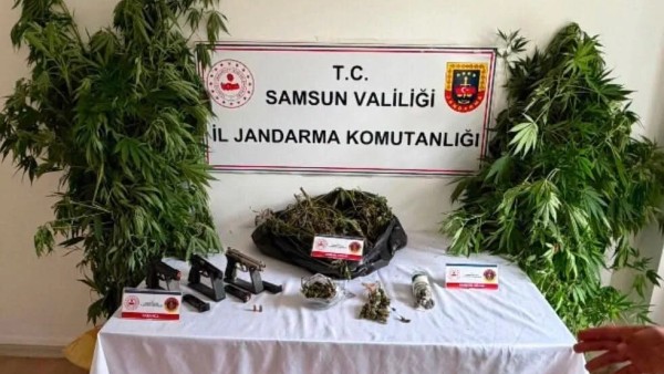 Samsun Salıpazarı’nda uyuşturucu operasyonu: 1 kilo 215 gram esrar ele geçirildi