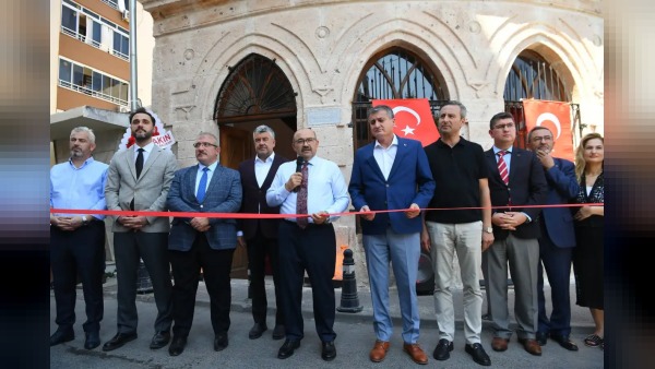 Balıkesir’de Karesi Bey Türbesi restorasyon sonrası yeniden ziyarete açıldı