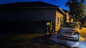 Balıkesir Sındırgı’da otomobil yangını itfaiye ekipleriyle kısa sürede söndürüldü