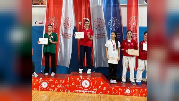 Karstan Anadolu Yıldızları Türkiye Şampiyonası’nda altın madalya sevinci