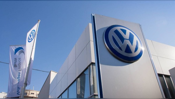 Volkswagen protestosunda 10 bini aşkın işçi Wolfsburg’da yeniden yapılanmayı öne sürdü