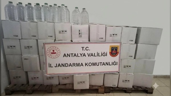 Antalya’da sahte içki şebekesine operasyon: çok sayıda ürün ele geçirildi