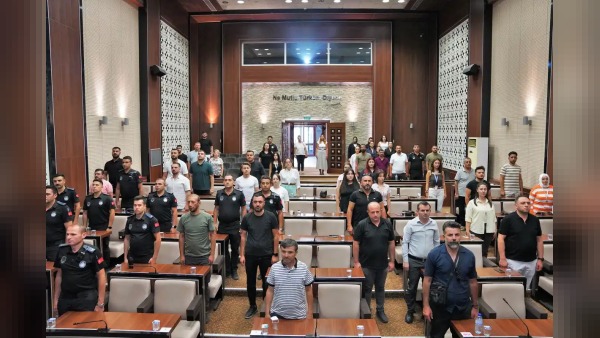 Keçiören’de “Trafik Güvenliği ve Sosyal Sorumluluk” eğitimi Meclis’te verildi