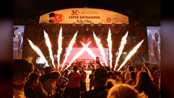 Keçiören Belediyesi 30 Ağustos’un 104. yıl dönümünü binlerce kişiyle kutladı