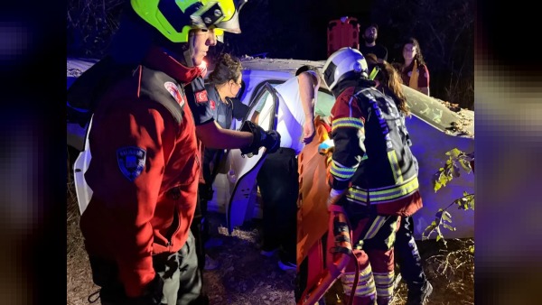 İzmir-Çanakkale yolunda 00.42 kazası: Ayvalık’ta araç 3 kişiyi yaraladı