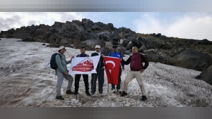 Süphan Dağı’nda “30 Ağustos Zafer Bayramı” tırmanışı: Ağrılı dağcılar zirveye çıktı