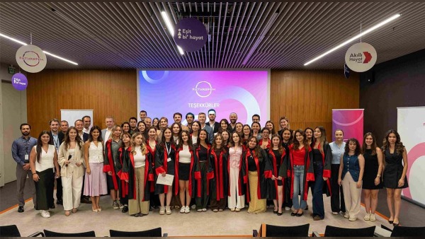 Zorlu Enerji FutureFem üçüncü dönemini bitirdi: 25 mezun sertifika aldı