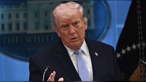 Donald Trump, “değersiz” anlaşma vurgusuyla Hürmüz’ü öne çıkardı