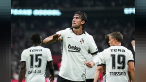 Vlahovic’in hat-trick’i İtalya’da yankı buldu: İtaliano ve “Boğaz” mesajı