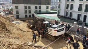Başakşehir’de göçük: 2 işçi kurtarıldı, 1 işçi için arama sürüyor