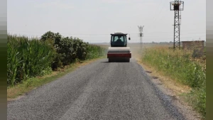Ceylanpınar kırsalında 12 kilometrelik sathi asfalt kaplama çalışması başlatıldı
