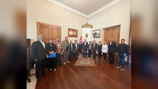 Kars Valisi Ziya Polat, Neriman Öztürk’ü makam aracındaki bayrak olayı sonrası ağırladı