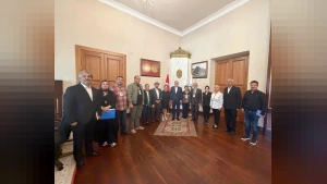 Kars Valisi Ziya Polat, Neriman Öztürk’ü makam aracındaki bayrak olayı sonrası ağırladı