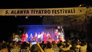 OBBKT'den Alanya'da Sanat Rüzgarı: "Bir Şehnaz Oyun" Kızılkule Sahnesi'nde Büyüledi