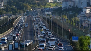 Okulların açılmasıyla İstanbul trafiğinde ilk mesai yoğunluğu