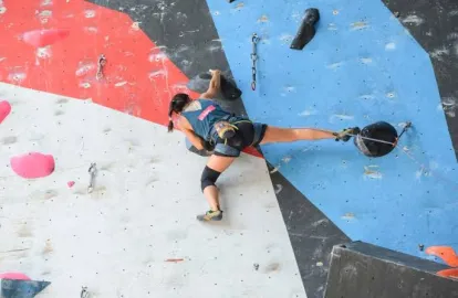 Nilüfer Boulder Yarışması Nefes Kesti: Görükle Spor Parkı'nda Tırmanış Heyecanı