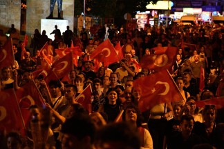 Balıkesir'de Unutulmaz Gece: Manyas'ın Kurtuluşunun 104. Yılı Fener Alayıyla Kutlandı
