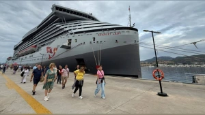 ABD'li Turistleri Taşıyan Lüks Yolcu Gemisi Türkiye Limanına Demir Attı