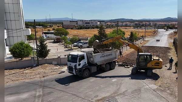 Ayvalık'a 7. Akıllı Kavşak Müjdesi: Okullar Bölgesi ve Vatan Caddesi'nde Trafik Rahatlıyor