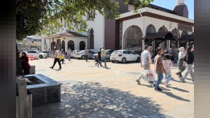 Düzce'de burası cami avlusu mu, otopark mı?