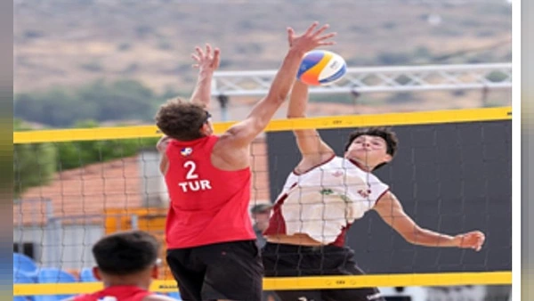 Foça'da Filenin Genç Yıldızları Sahne Aldı: CEV U18 Avrupa Plaj Voleybolu Şampiyonası Başladı
