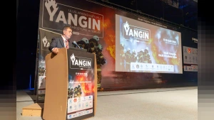 İzmir'de Yangın Güvenliği Zirvesi Başladı: Başkan Tugay'dan Yeni Teknoloji ve Araç Vurgusu
