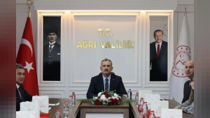 Ağrı Valisi Bozkurt'tan YKS'de Dereceye Giren Öğrencilere Kabul